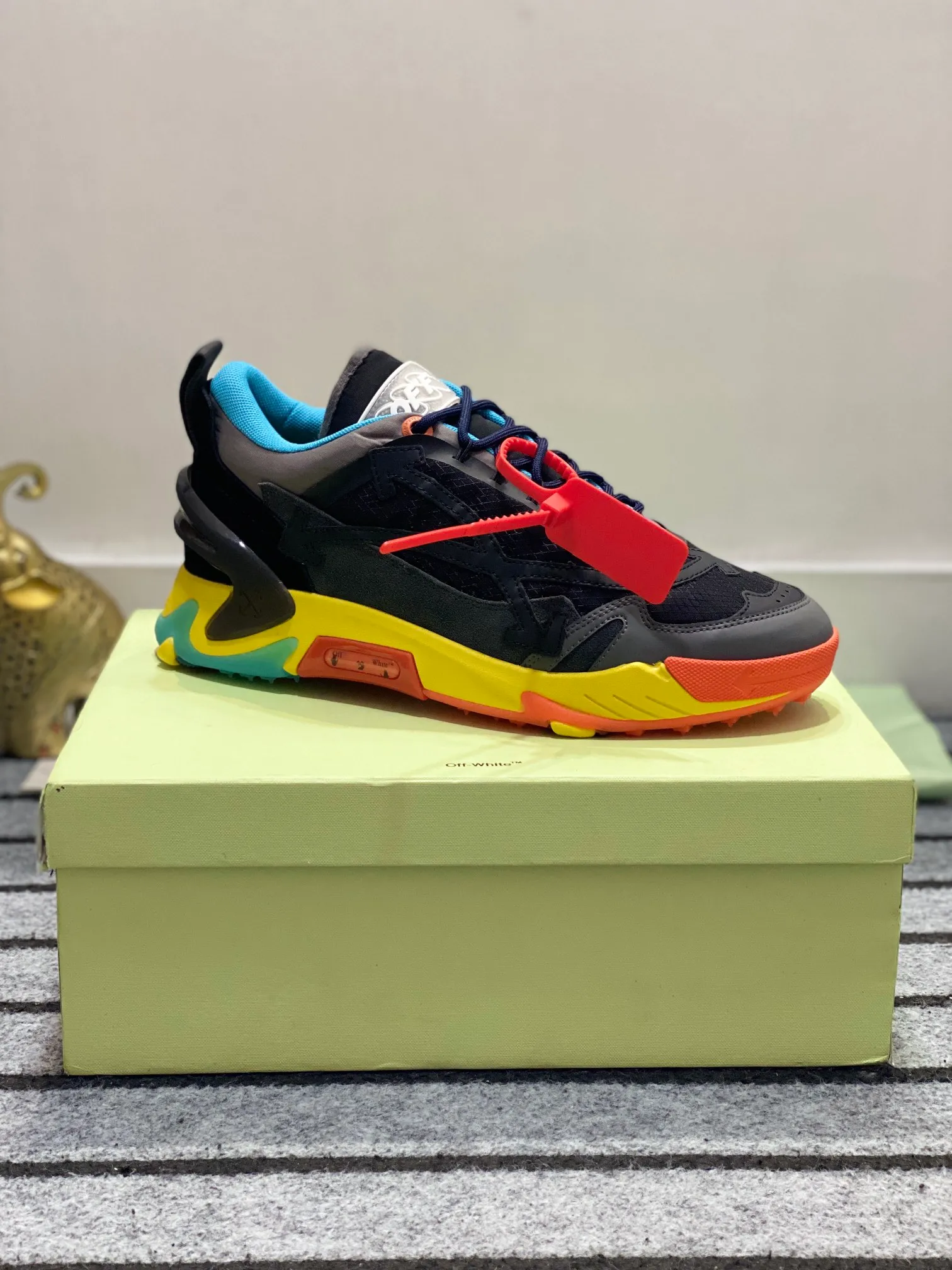 Men's shoes 💰640🌼【New】High-end boutique-OFF-WHITE x Air Jordan】1 The joint shoe design has been highly concerned by everyone. The new shoes are shown in the popular Chicago bull white and yellow LOGO color scheme. The shoe body is made of cowhide stitching and other materials. In addition to the X hidden on the inside of the leather, the oversized Swoosh, OFF-WHITE for Nike, and Air Jordan 1Birth information and the word AIR are displayed on both sides of the shoe, and OFF-WHITE's iconic details can be seen on the TPU sole and insole. You can choose a pair if you like the style. Size: 38-45 (45 customized
